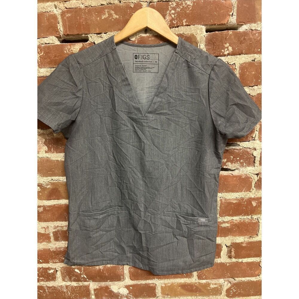 Figs Women’s Size XS Casma Three Pocket Scrub Top V-Neck Graphite Gray